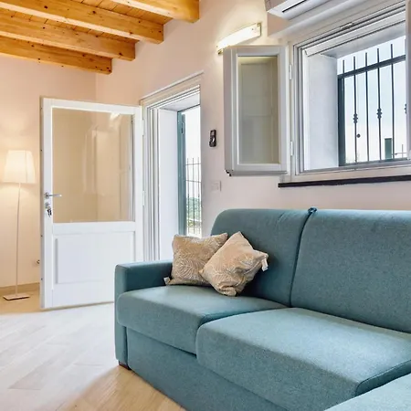 Awesome In With House Sea View *