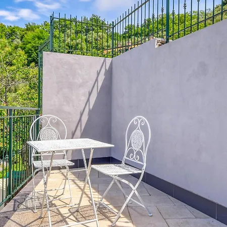 Awesome In With House Sea View *
