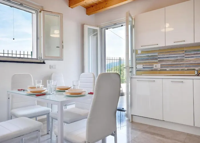 2 Bedroom In * Cogorno